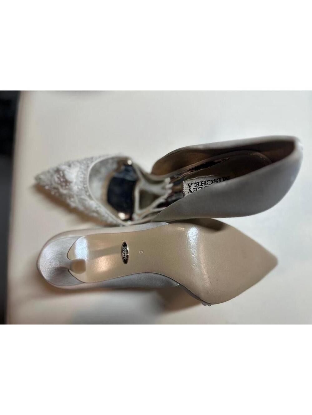 Badgley Mischka Ivory Satin Embellished Bridal Heels Pumps Women’s Size 9 Weddin - Picture 7 of 7